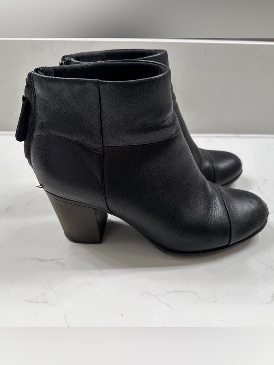 Clarks Shoes - Clark’s Heeled Black Leather Women's Ankle Boots